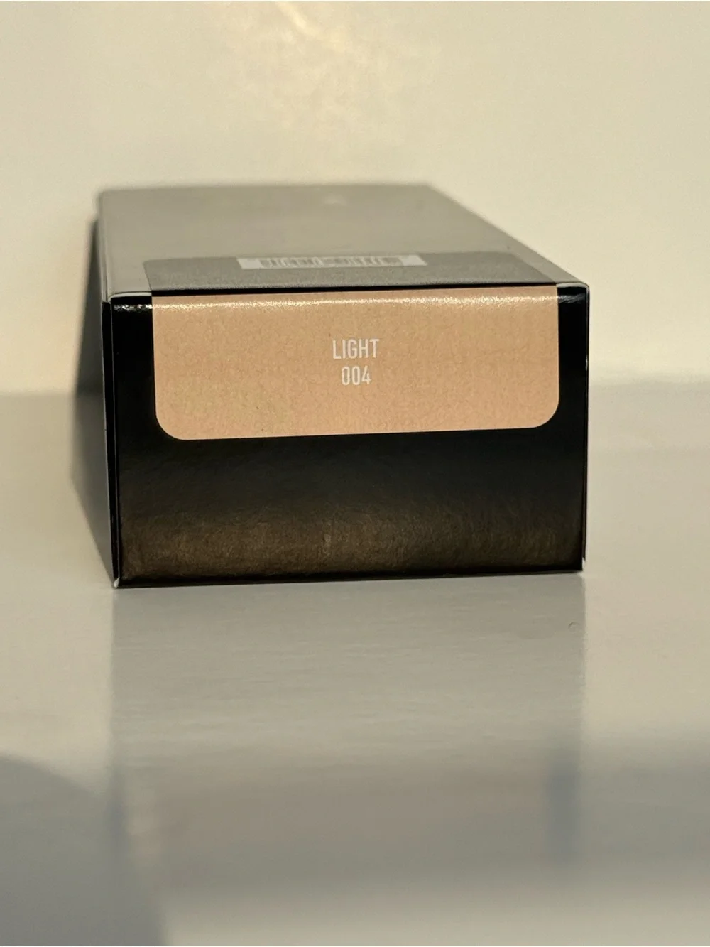 KVD (LIGHT 004) Good Apple Full-Coverage Serum Foundation - Black Packaging